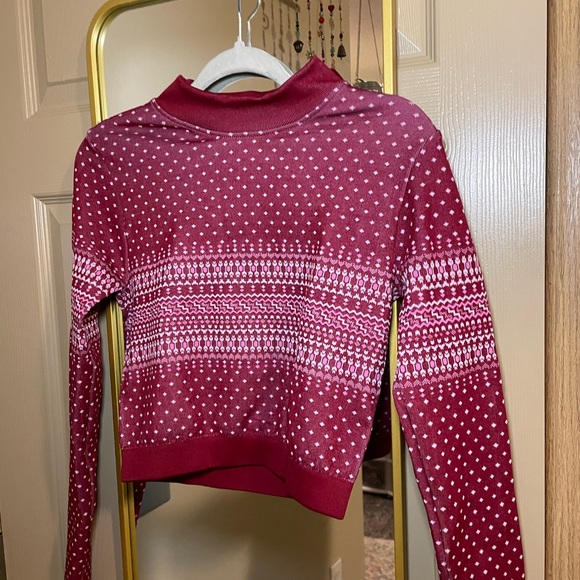 Fabletics Cropped Burgundy Patterned DriFit Long Sleeve - Picture 1 of 6